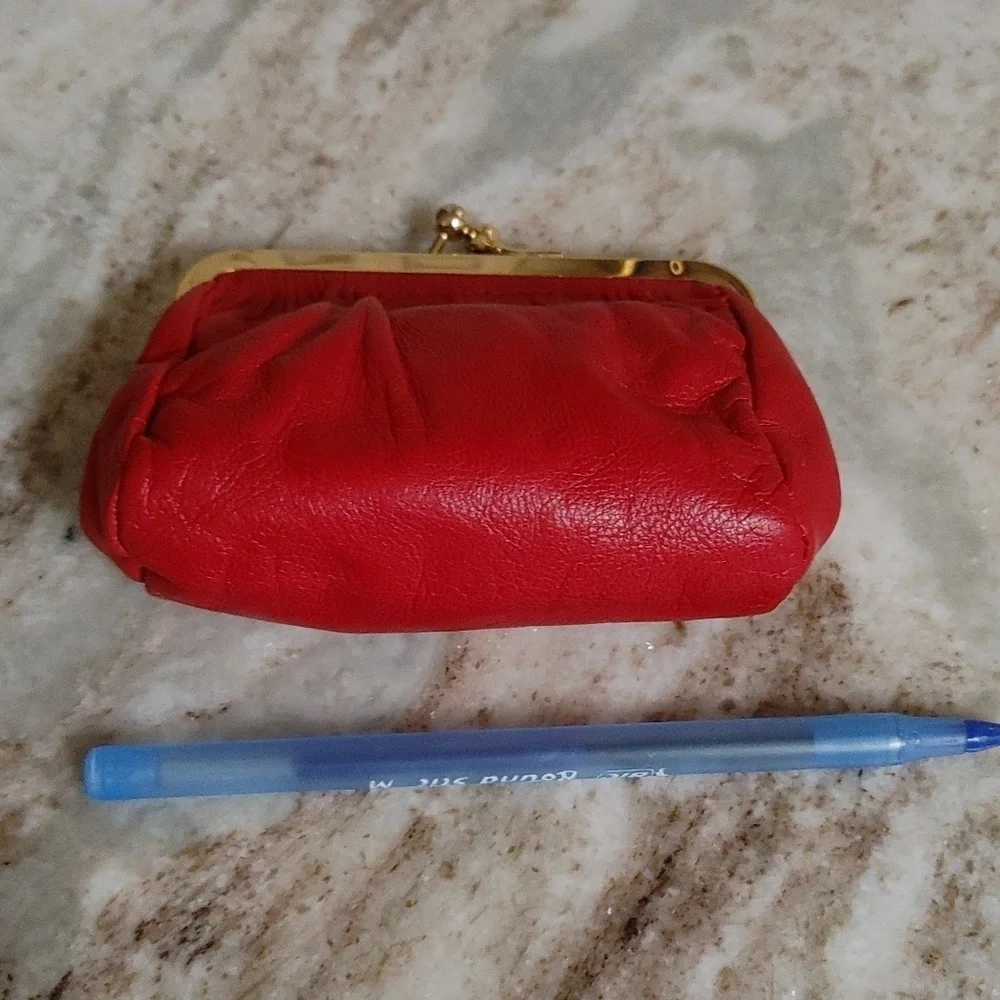 VTG Red Lambskin Leather Liverpool Brand Change Purse Wallet Kiss Clasp